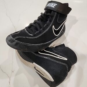 Nike Men's Black and White High-Top Sneakers
